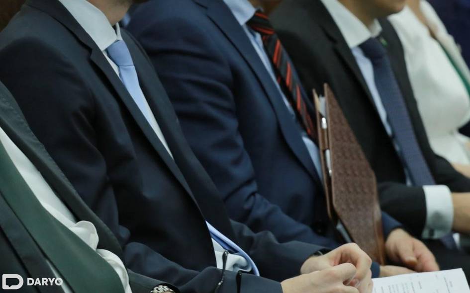 Тошкент ҳокимлиги ходимларига қимор, қимматбаҳо совға олиш ва маишатбозлик тақиқланди